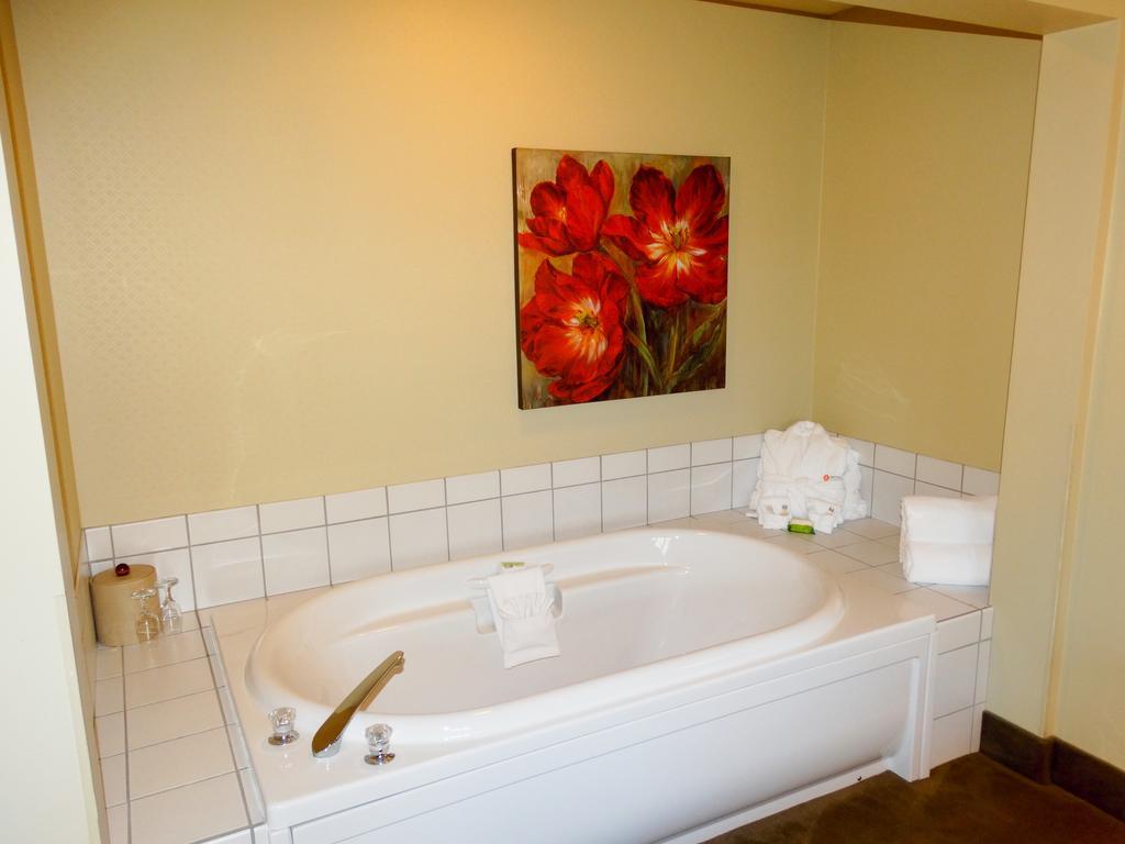 Amsterdam Inn & Suites サセックス エクステリア 写真