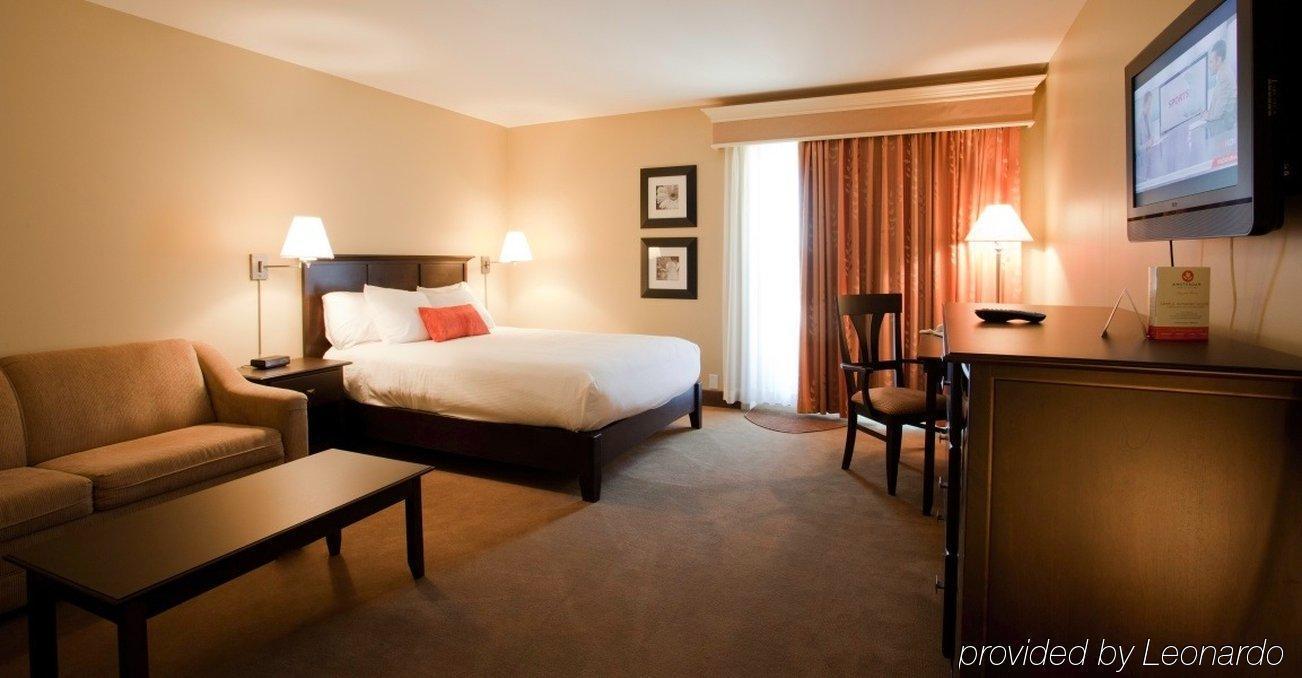 Amsterdam Inn & Suites サセックス エクステリア 写真